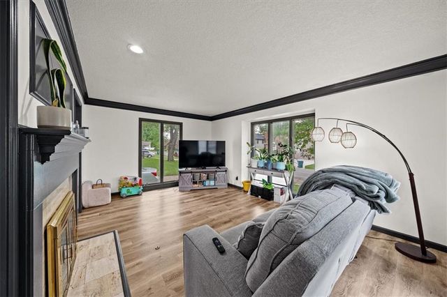 14609 Laquinta Drive, Grandview, MO 64030