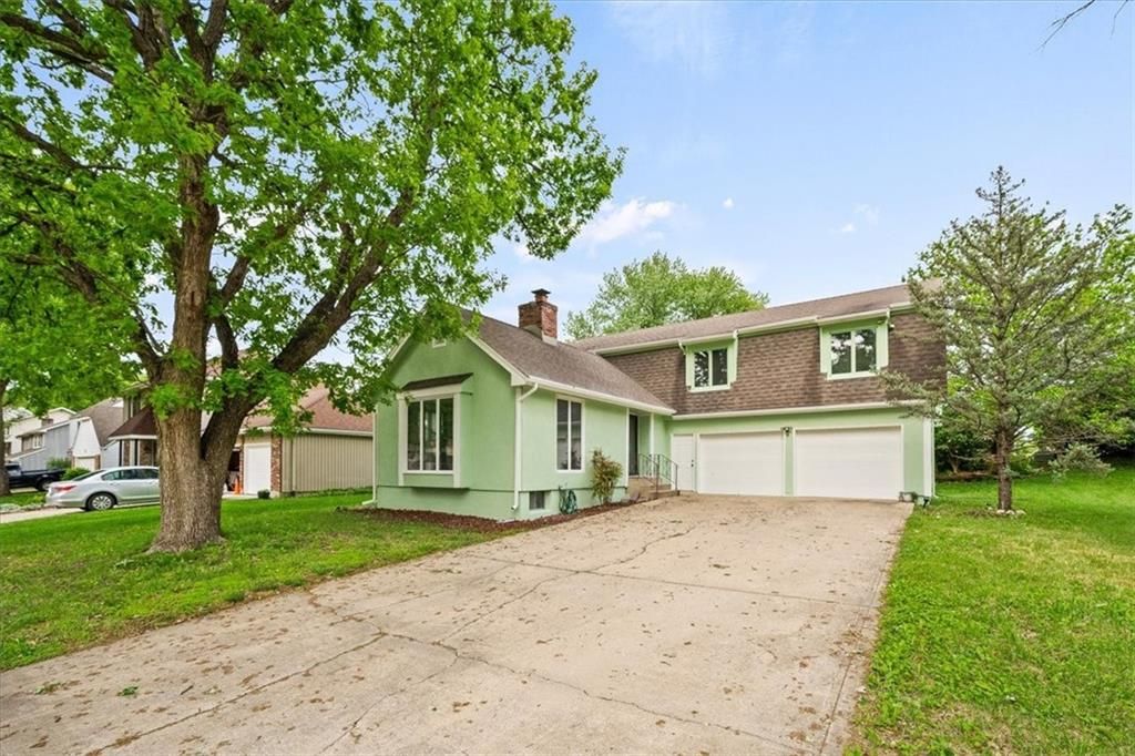 14609 Laquinta Drive, Grandview, MO 64030