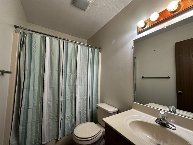 1101 N Forest View Drive, Ellettsville, IN 47429
