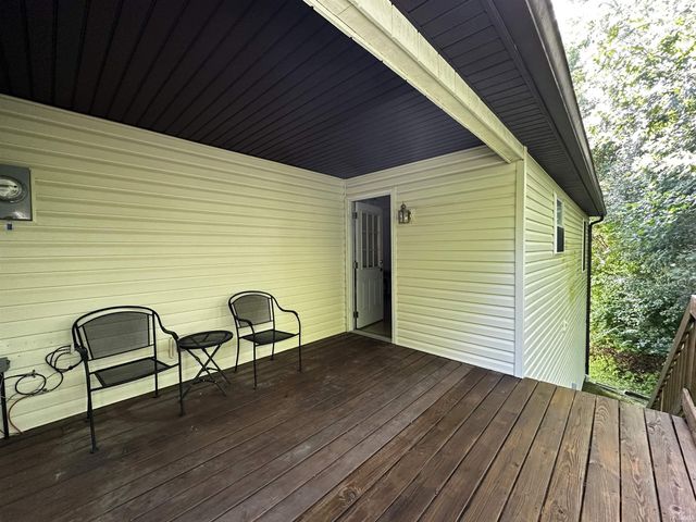 1101 N Forest View Drive, Ellettsville, IN 47429