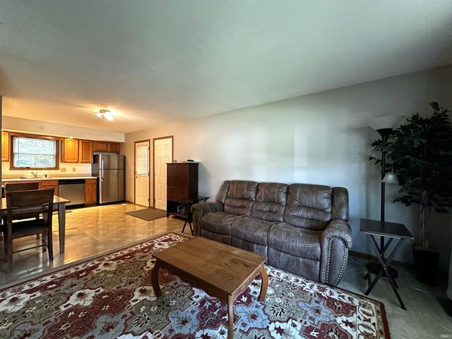 1101 N Forest View Drive, Ellettsville, IN 47429