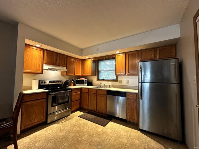 1101 N Forest View Drive, Ellettsville, IN 47429