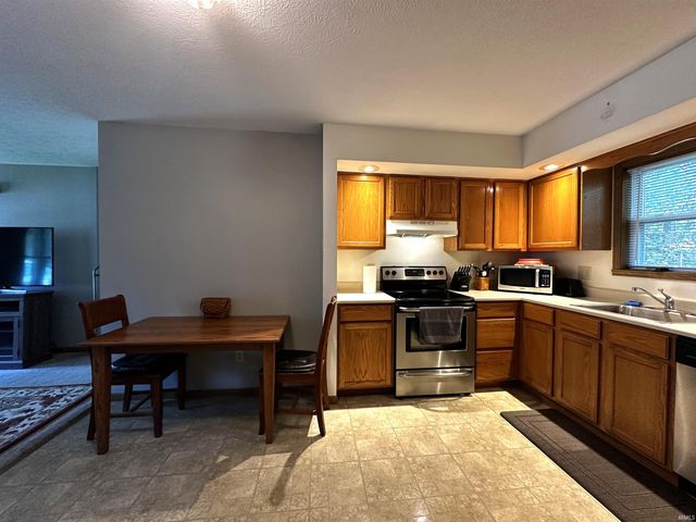 1101 N Forest View Drive, Ellettsville, IN 47429