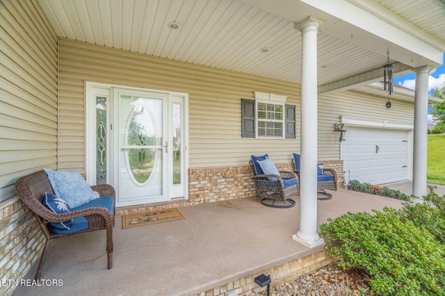 824 Commonwealth Ave, Strawberry Plains, TN 37871