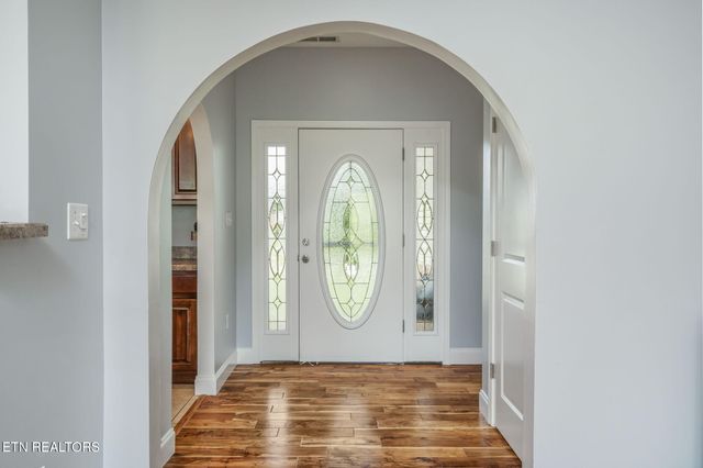 824 Commonwealth Ave, Strawberry Plains, TN 37871