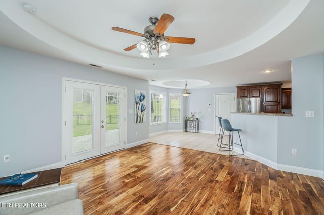 824 Commonwealth Ave, Strawberry Plains, TN 37871