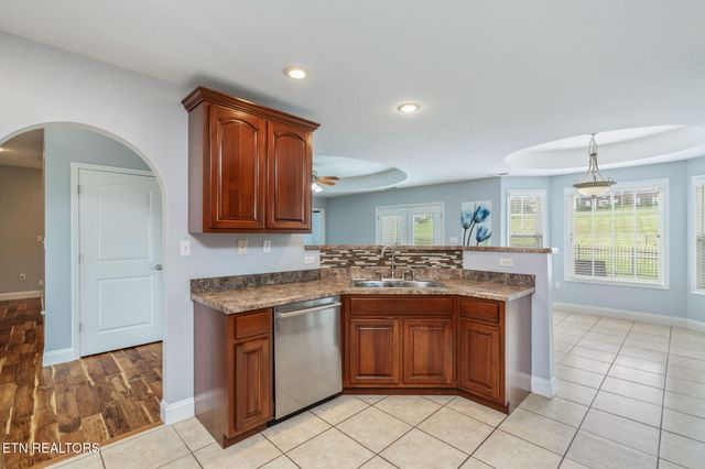 824 Commonwealth Ave, Strawberry Plains, TN 37871