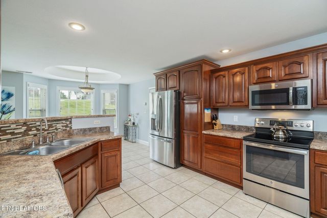 824 Commonwealth Ave, Strawberry Plains, TN 37871