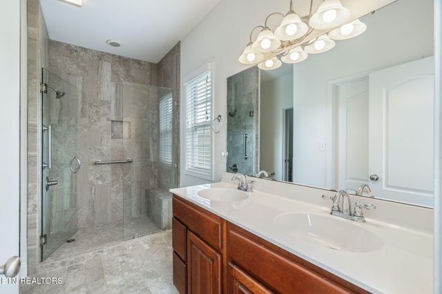 824 Commonwealth Ave, Strawberry Plains, TN 37871