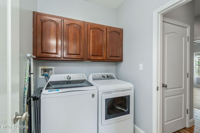 824 Commonwealth Ave, Strawberry Plains, TN 37871