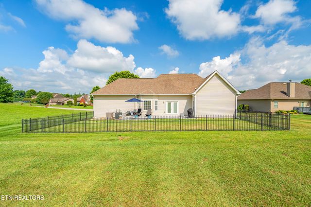 824 Commonwealth Ave, Strawberry Plains, TN 37871