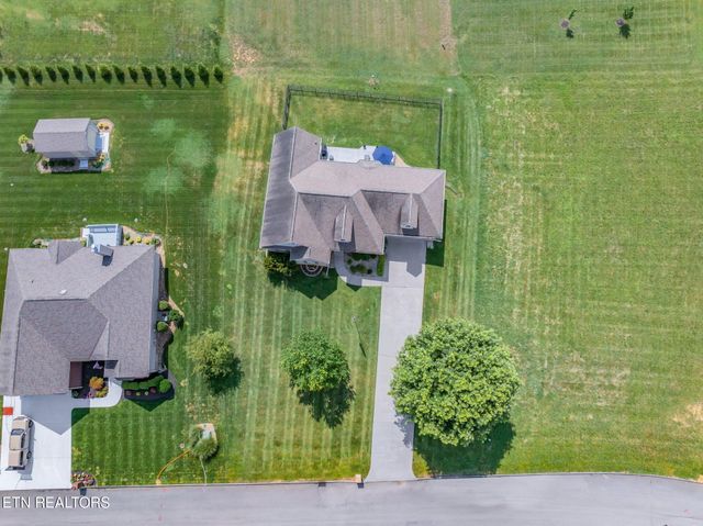 824 Commonwealth Ave, Strawberry Plains, TN 37871