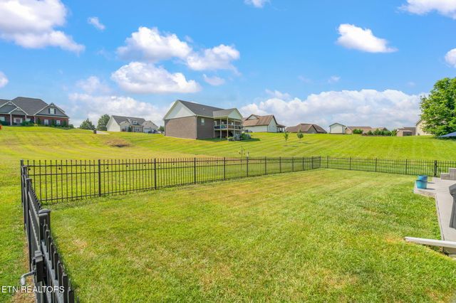 824 Commonwealth Ave, Strawberry Plains, TN 37871