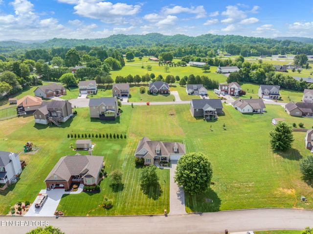 824 Commonwealth Ave, Strawberry Plains, TN 37871