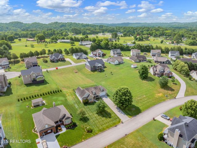 824 Commonwealth Ave, Strawberry Plains, TN 37871