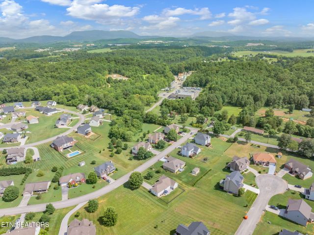 824 Commonwealth Ave, Strawberry Plains, TN 37871