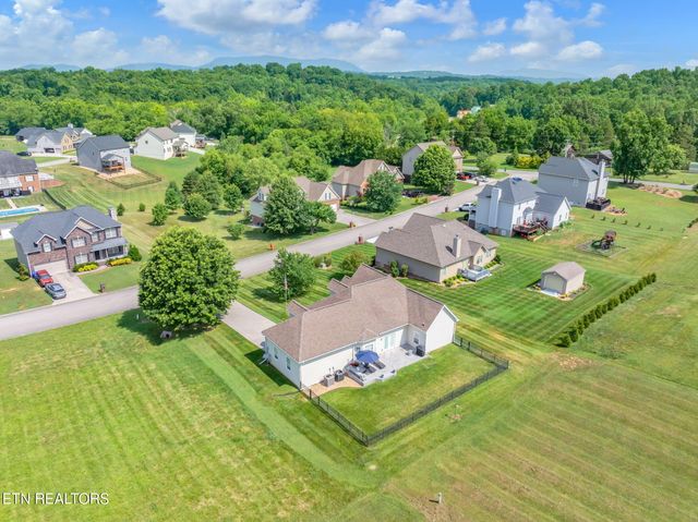 824 Commonwealth Ave, Strawberry Plains, TN 37871