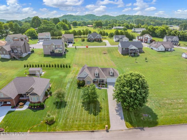 824 Commonwealth Ave, Strawberry Plains, TN 37871