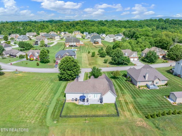824 Commonwealth Ave, Strawberry Plains, TN 37871
