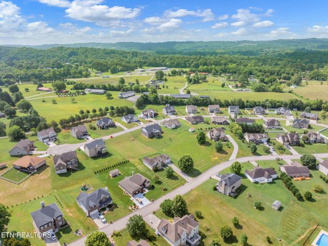 824 Commonwealth Ave, Strawberry Plains, TN 37871