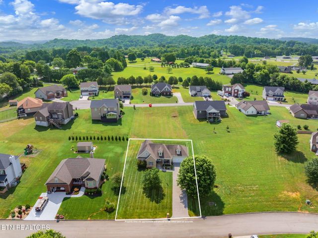 824 Commonwealth Ave, Strawberry Plains, TN 37871