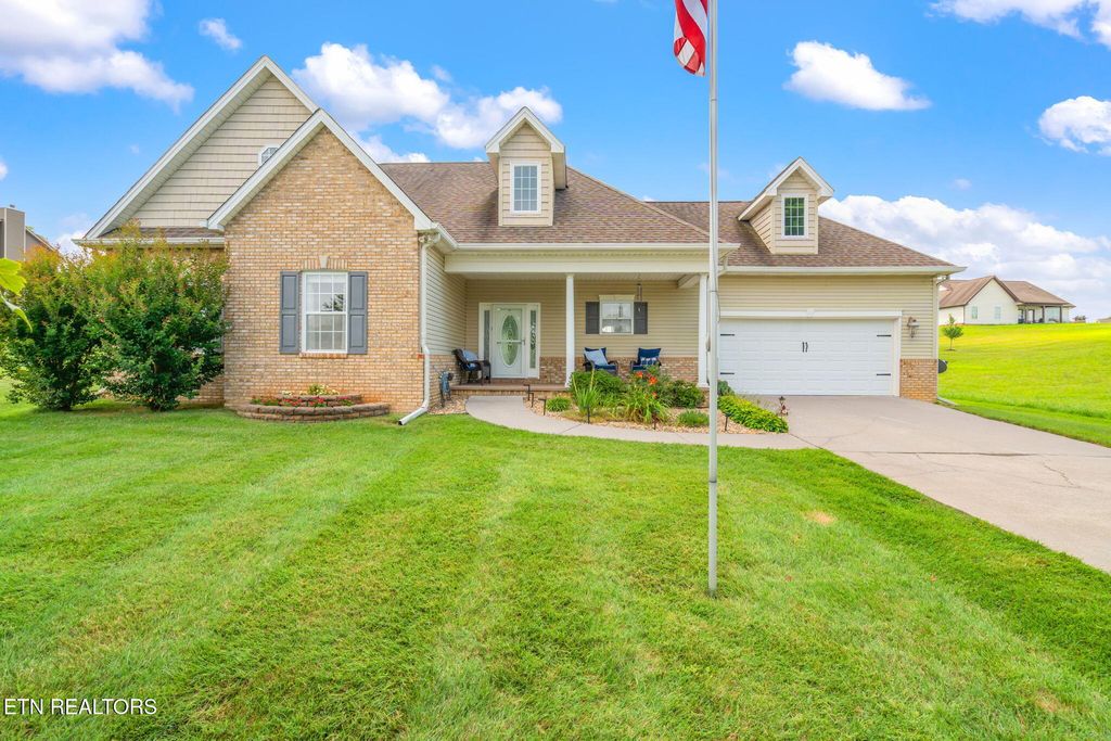 824 Commonwealth Ave, Strawberry Plains, TN 37871
