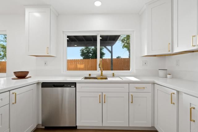 2858 Lehigh Court, Oceanside, CA 92056