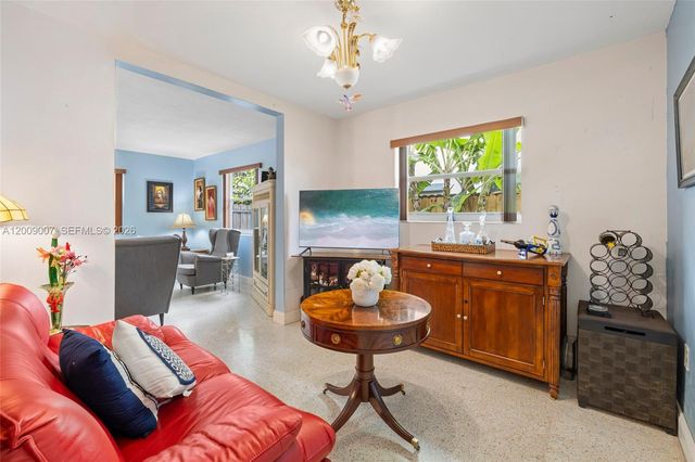 7840 SW 67th Ave, South Miami, FL 33143