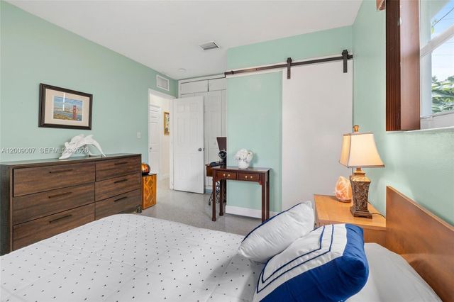 7840 SW 67th Ave, South Miami, FL 33143