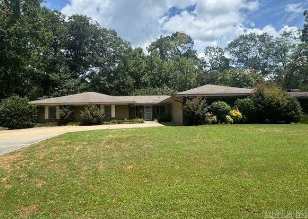 1212 N Main Street, Monticello, AR 71655