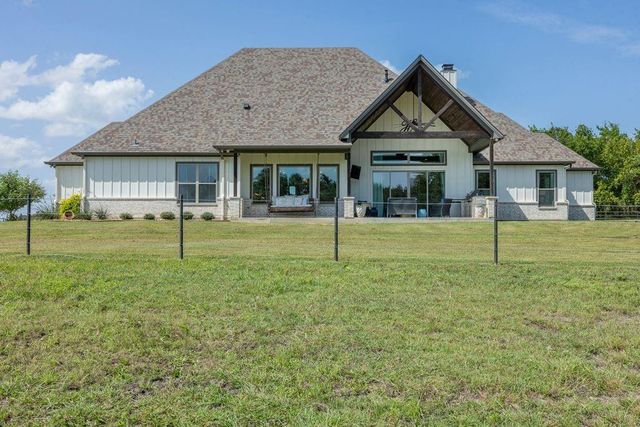 7650 Rolling Creek Road, Burton, TX 77835