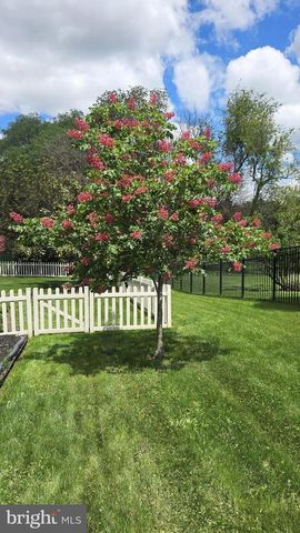 2705 WOODSPRING DR, York, PA 17402