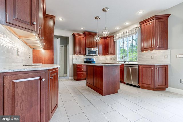 2705 WOODSPRING DR, York, PA 17402