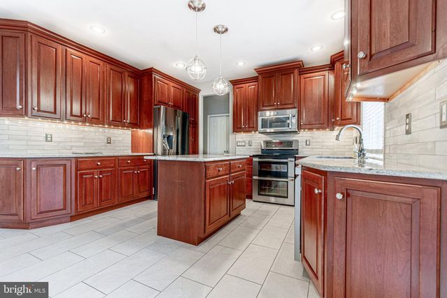 2705 WOODSPRING DR, York, PA 17402