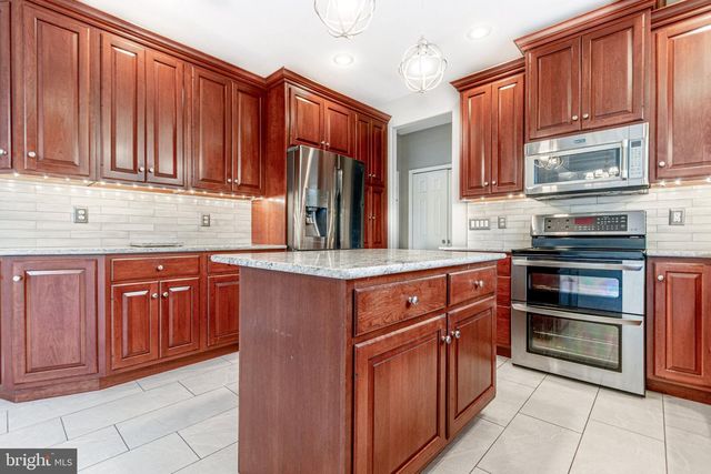 2705 WOODSPRING DR, York, PA 17402