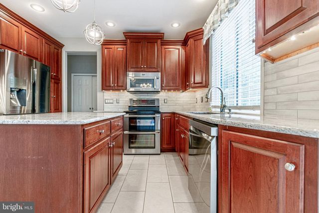 2705 WOODSPRING DR, York, PA 17402