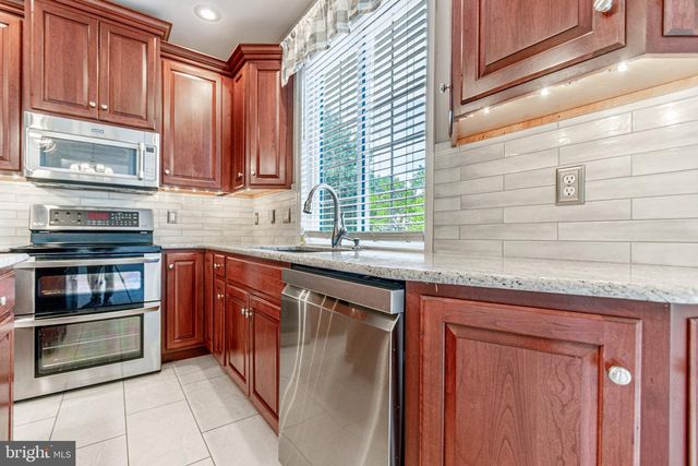 2705 WOODSPRING DR, York, PA 17402