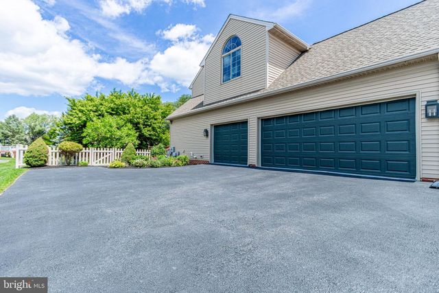 2705 WOODSPRING DR, York, PA 17402