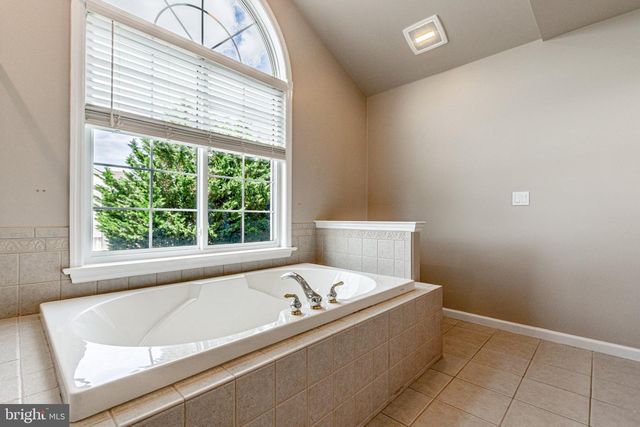 2705 WOODSPRING DR, York, PA 17402