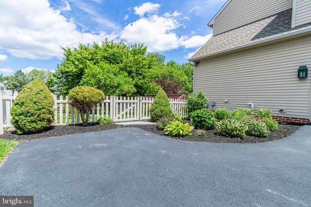2705 WOODSPRING DR, York, PA 17402