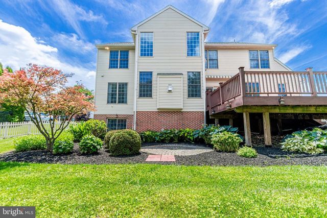 2705 WOODSPRING DR, York, PA 17402