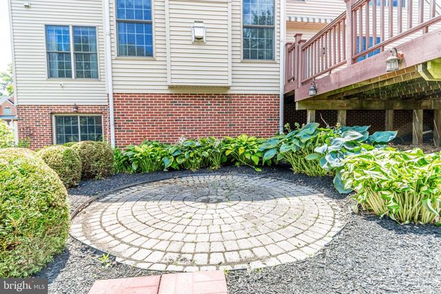 2705 WOODSPRING DR, York, PA 17402