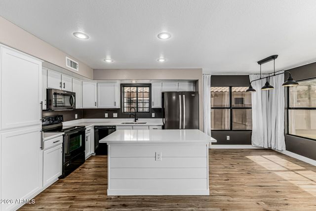 9837 W YUKON Drive, Peoria, AZ 85382