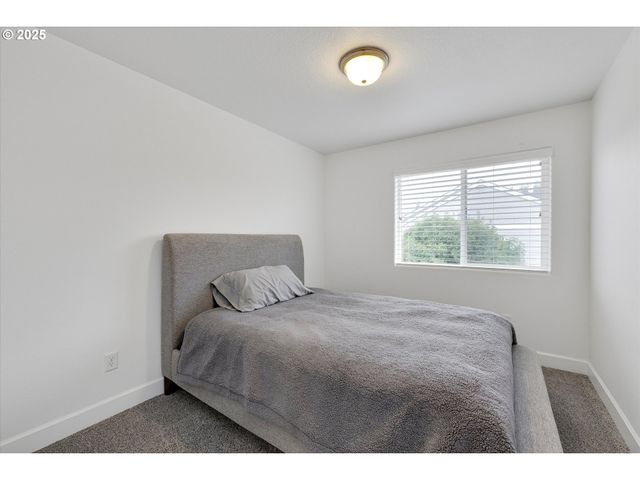 19003 VILLAGE Blvd, Sandy, OR 97055