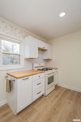 5109 N PINE Street, Davenport, IA 52806