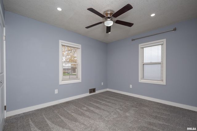 5109 N PINE Street, Davenport, IA 52806