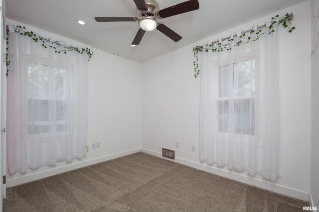 5109 N PINE Street, Davenport, IA 52806