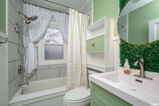 5109 N PINE Street, Davenport, IA 52806