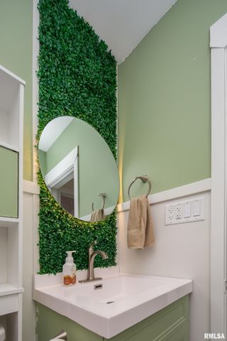 5109 N PINE Street, Davenport, IA 52806