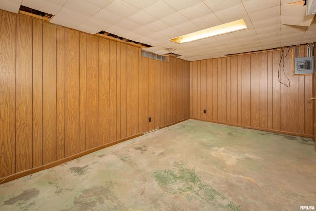 5109 N PINE Street, Davenport, IA 52806